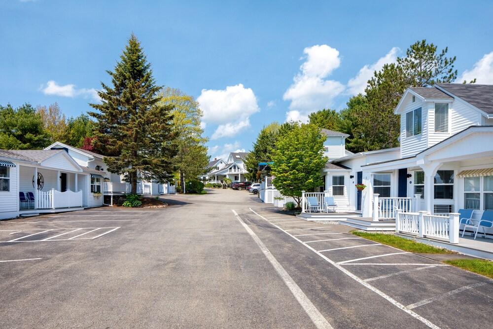 Glen Cove Inn & Suites photo 66