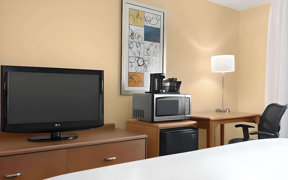 Dubuque Inn & Suites photo 6