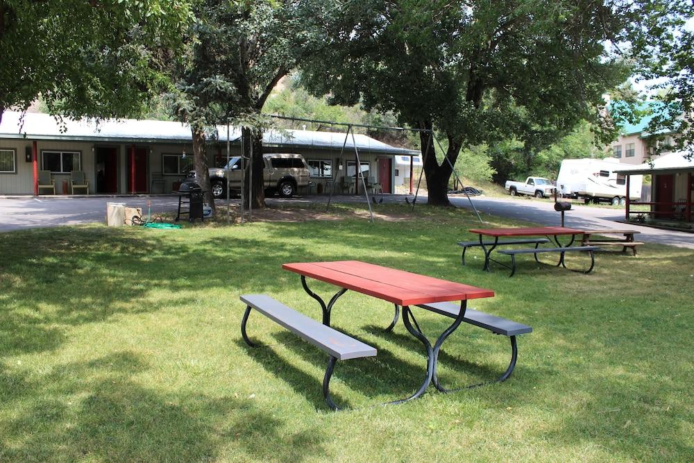 Wapiti Self-Service Lodge photo 17