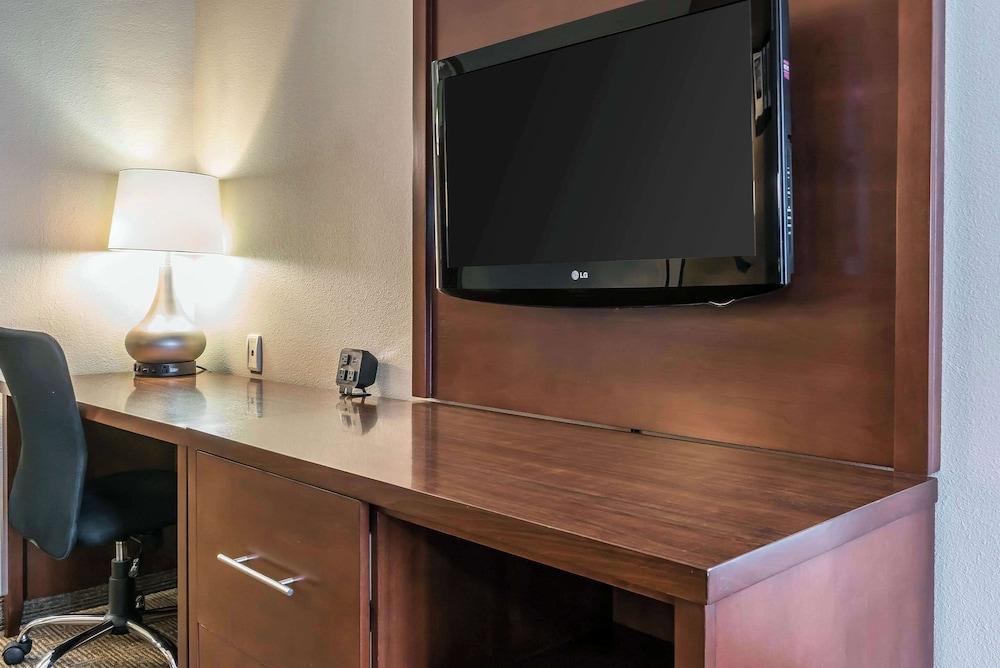 Comfort Suites Springfield I-70 photo 69
