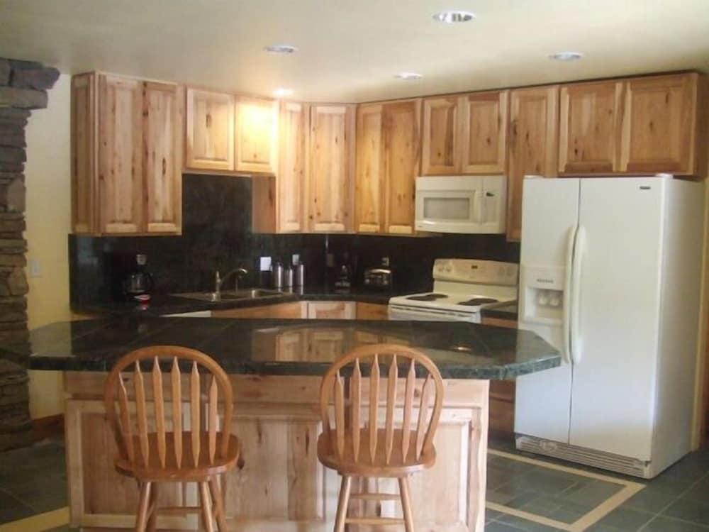 Twin Peaks Lodge and RV Park photo 28