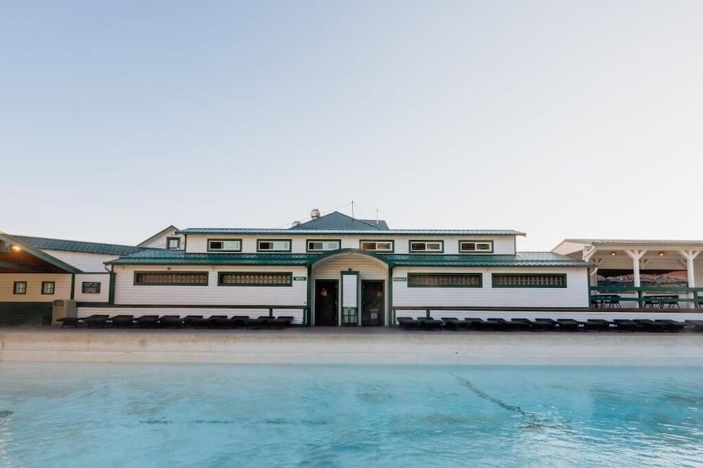 Chico Hot Springs Resort & Day Spa photo 88