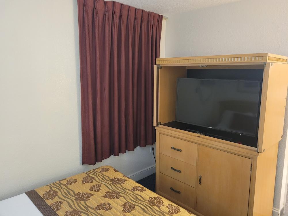 Queens Lodge Motel photo 14