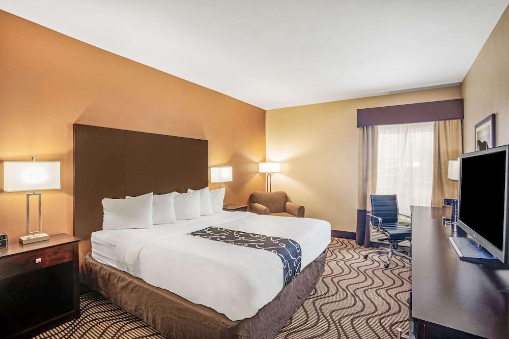 La Quinta Inn & Suites by Wyndham Beeville photo 11