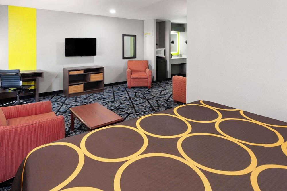 Super 8 by Wyndham Olney photo 15