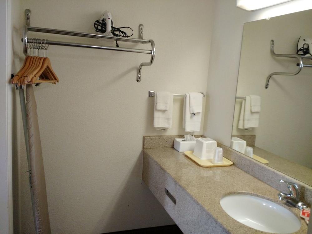 Econo Lodge Thomasville photo 40