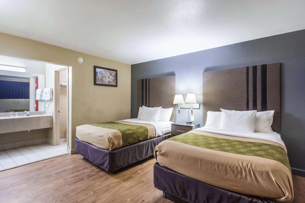 Econolodge Inn & Suites photo 26
