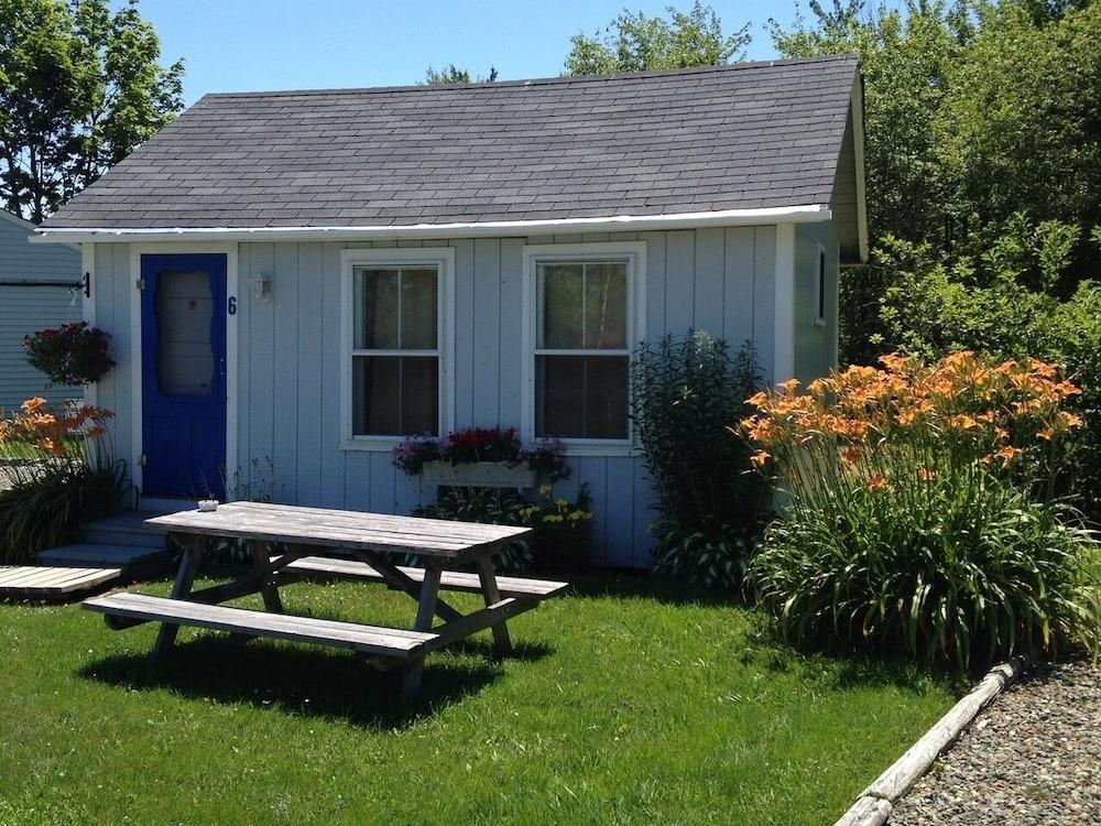 Isleview Motel and Cottages photo 39