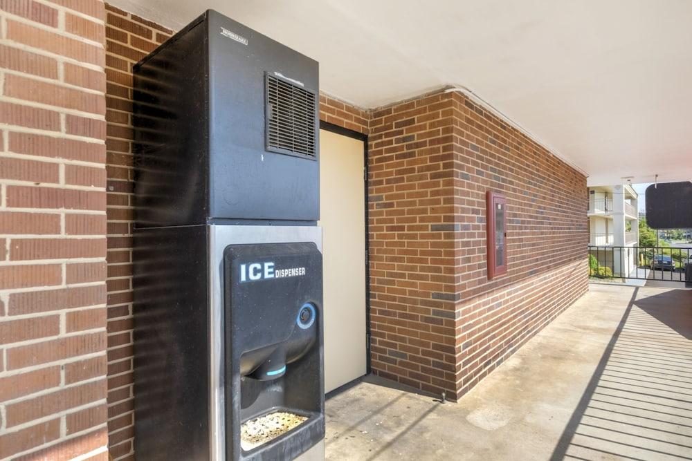 OYO Hotel Cleveland, TN photo 3