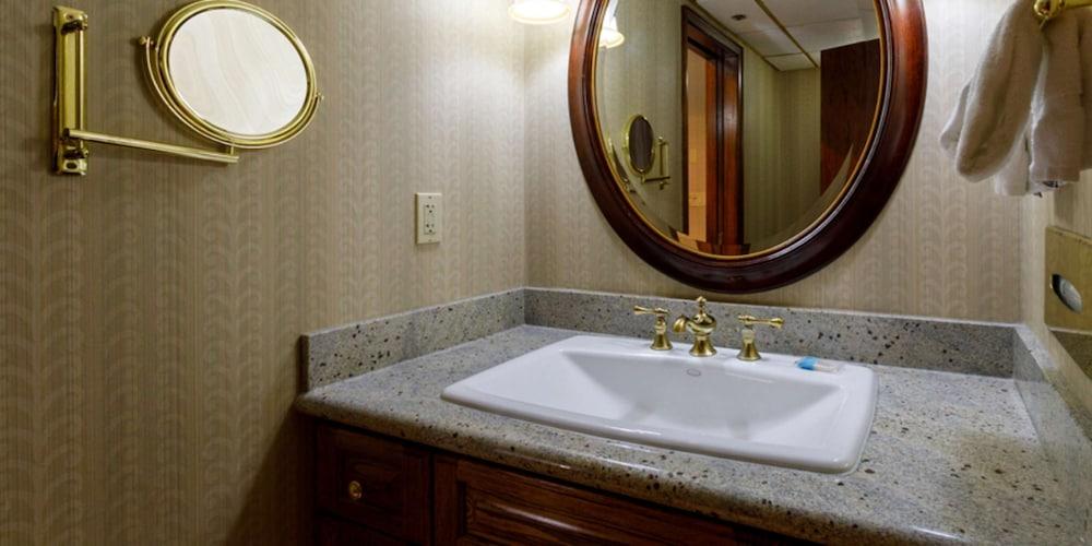 Maverick Hotel and Casino by Red Lion Hotels photo 54