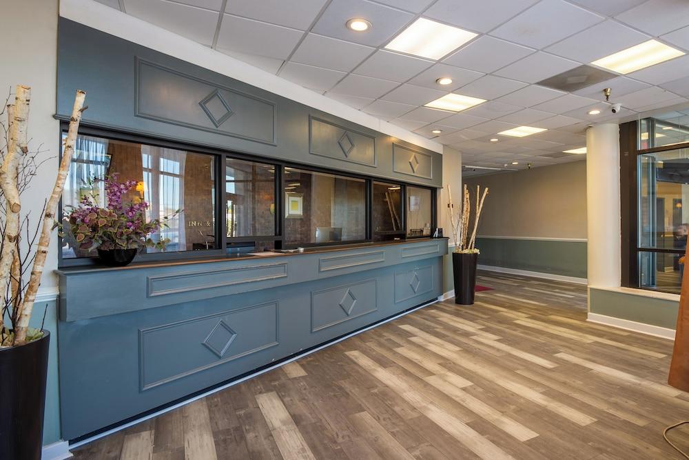 Dominion Inn & Suites photo 2
