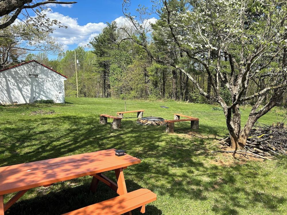Tuggle's Gap Roadside Inn - Blue Ridge Parkway photo 13