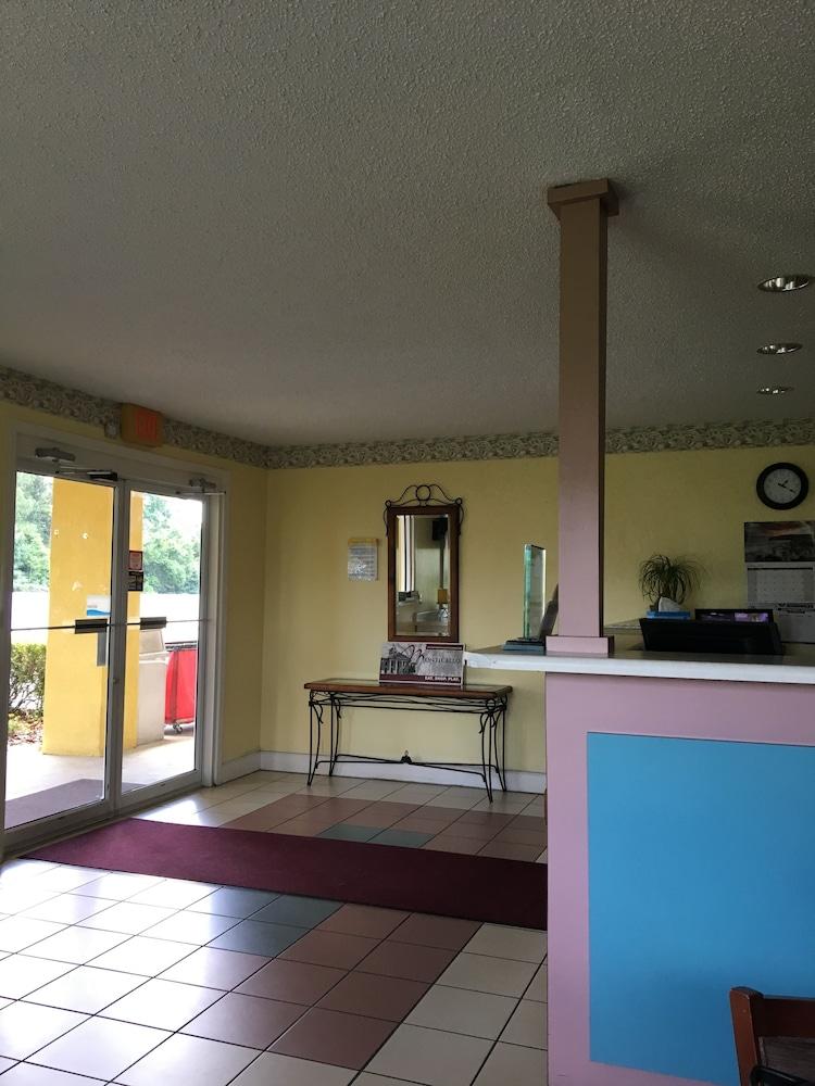 Days Inn by Wyndham Lamont/Monticello photo 3