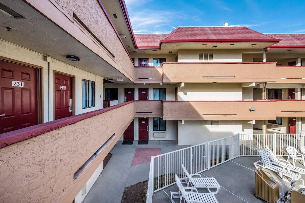 Econo Lodge Vallejo Fairgrounds photo 29