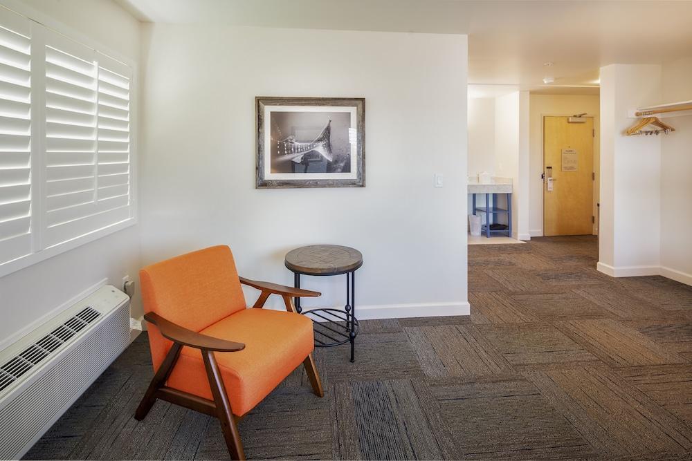 Inn At Moss Landing Point photo 5