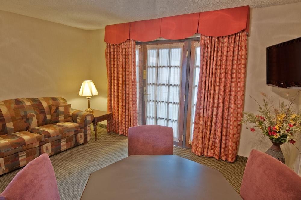 MCM Elegante Suites Abilene photo 8
