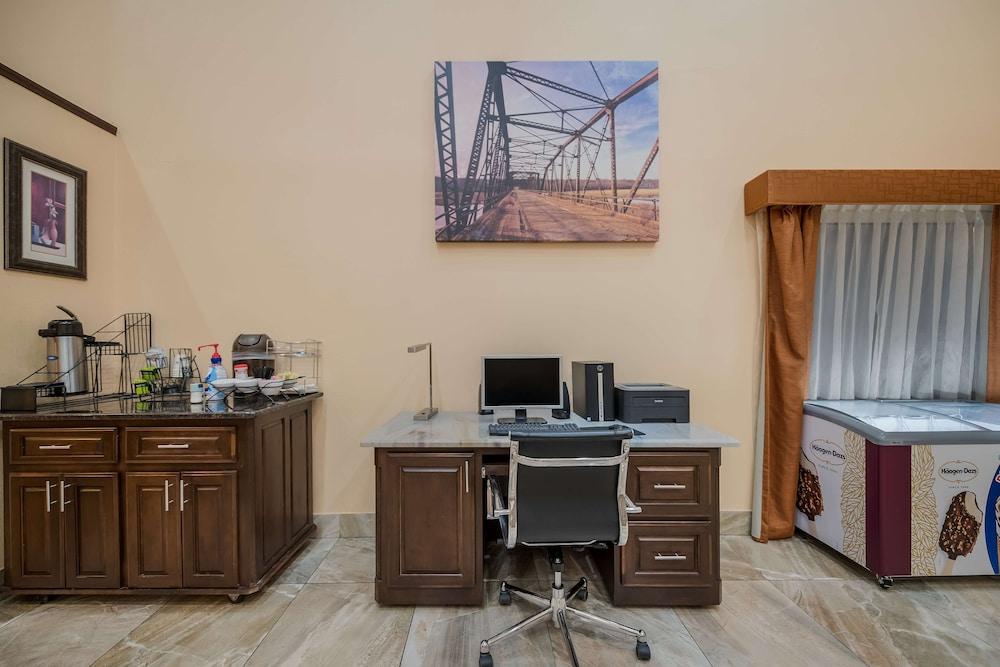 SureStay Hotel by Best Western Mt Pleasant photo 21