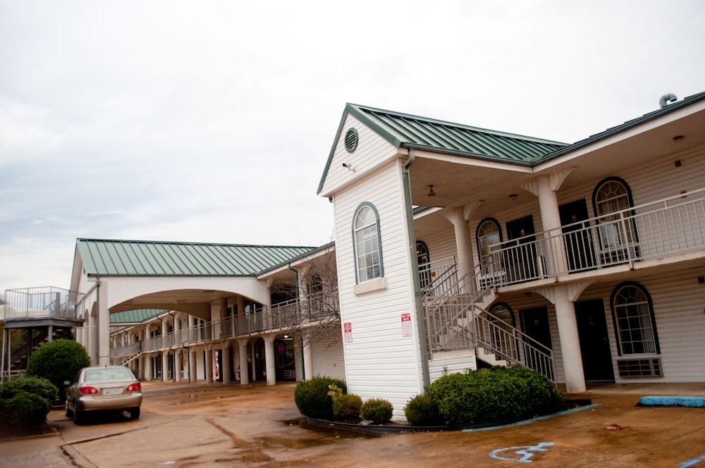 Americana Inn photo 13