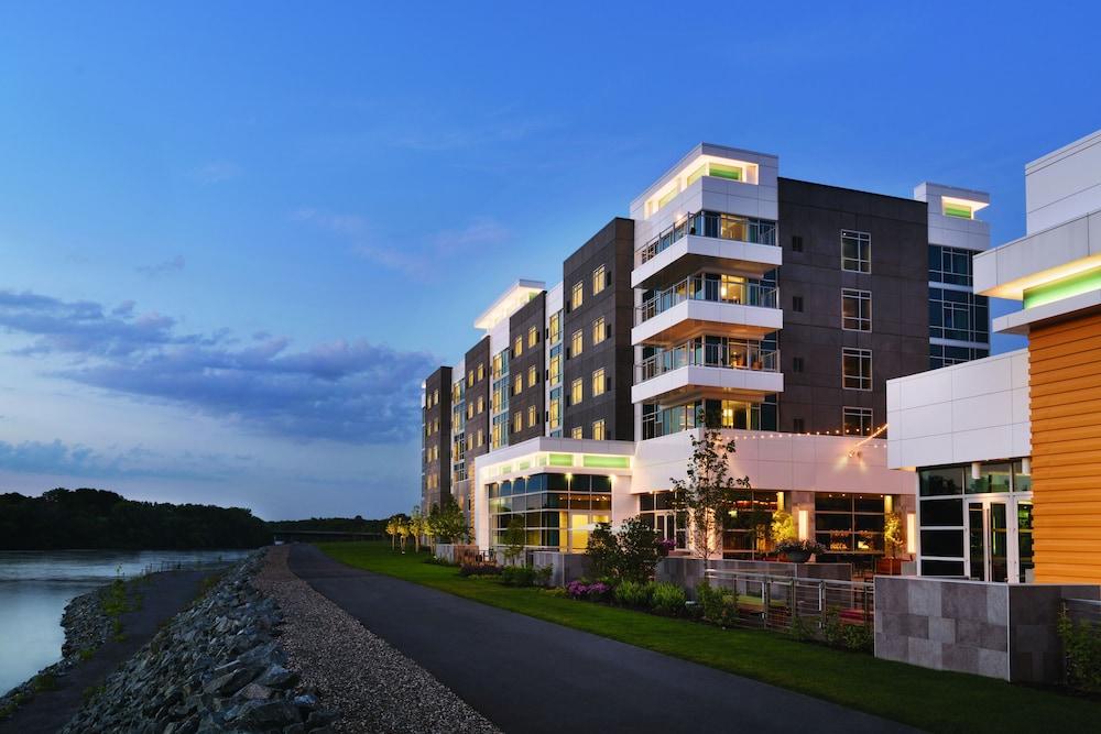 The Landing Hotel at Rivers Casino & Resort photo 57