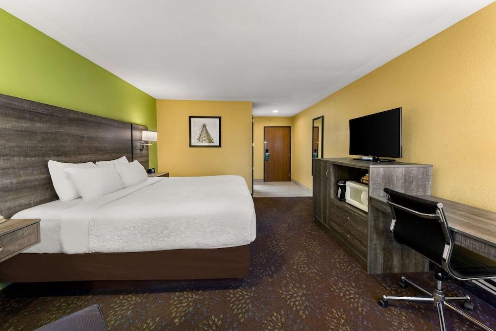 Quality Inn Warrensburg photo 10
