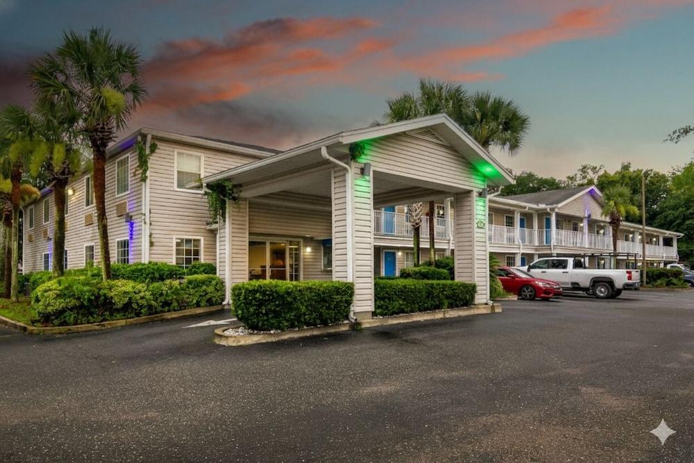 Homestay Inn & Suites photo 6