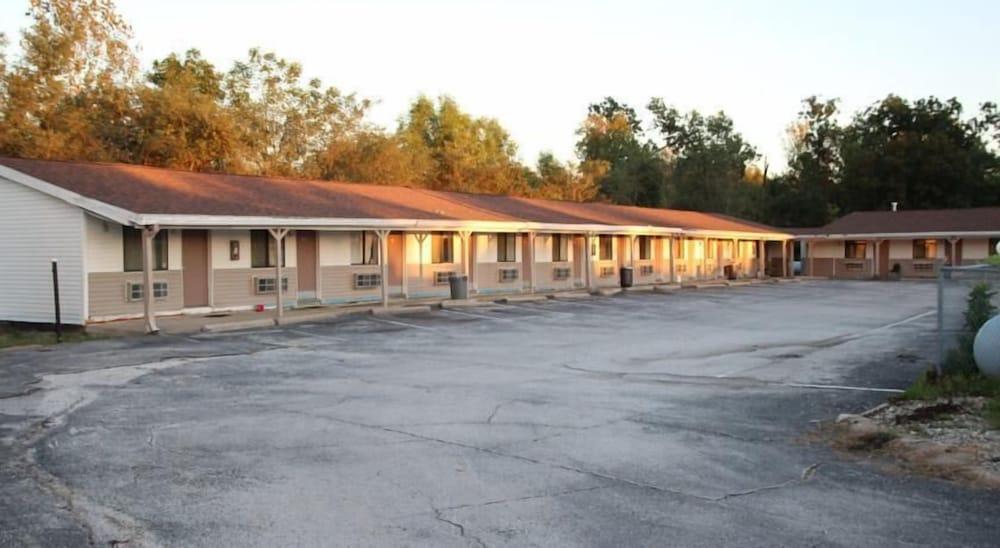 Frontier Motel photo 21