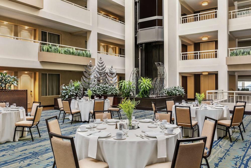 Embassy Suites by Hilton Boston Waltham photo 2