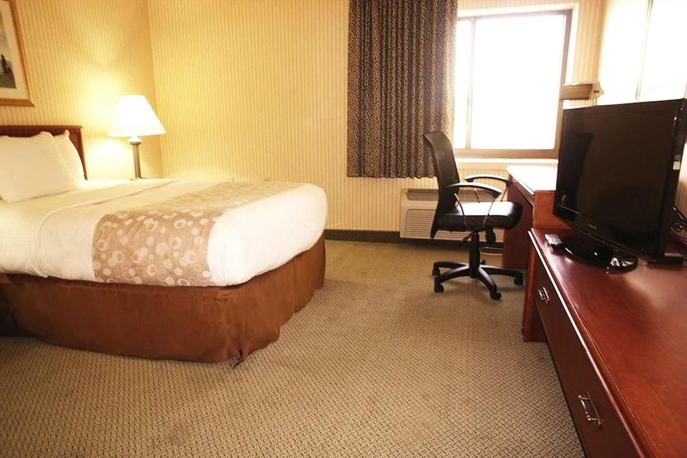 La Quinta Inn by Wyndham Detroit Southgate photo 9