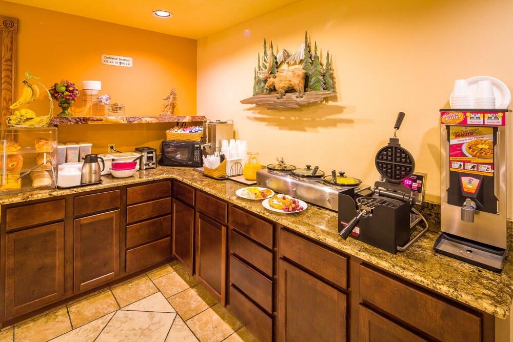 Alpine Inn & Suites photo 27