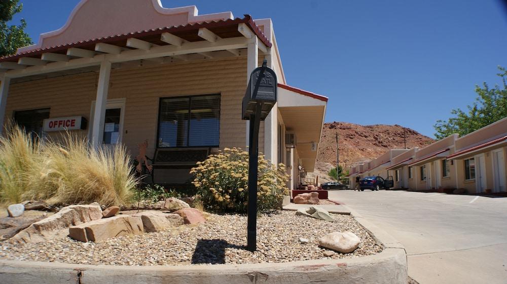 Adventure Inn & Motel photo 33