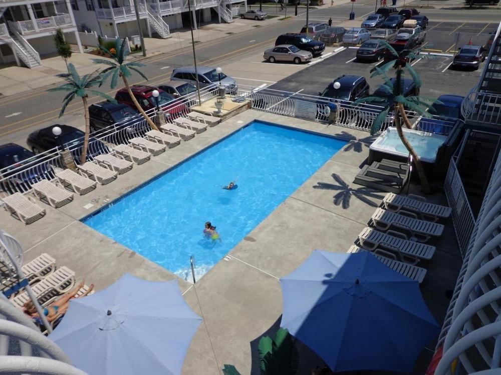 Quarterdeck Motel photo 12