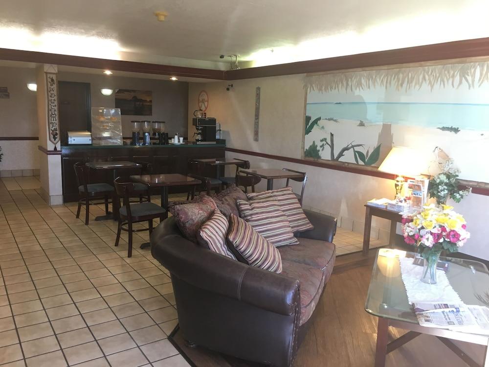 Derby Inn & Suites photo 13