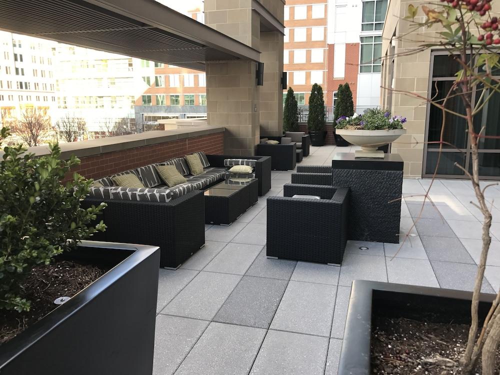 LRV Avant at Reston Town Center photo 8