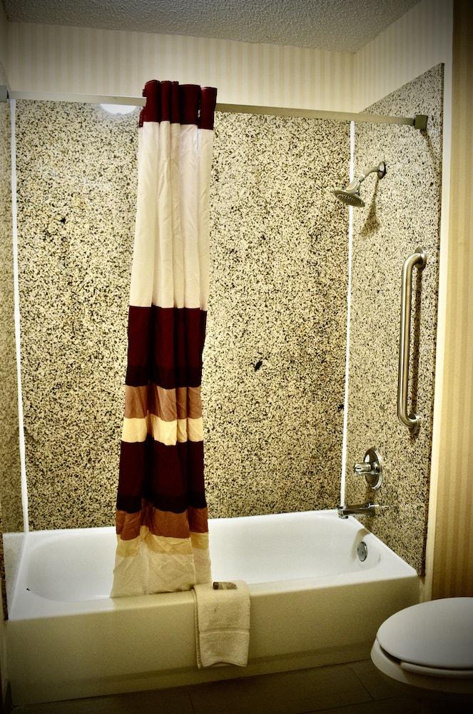 Red Roof Inn & Suites Little Rock photo 47