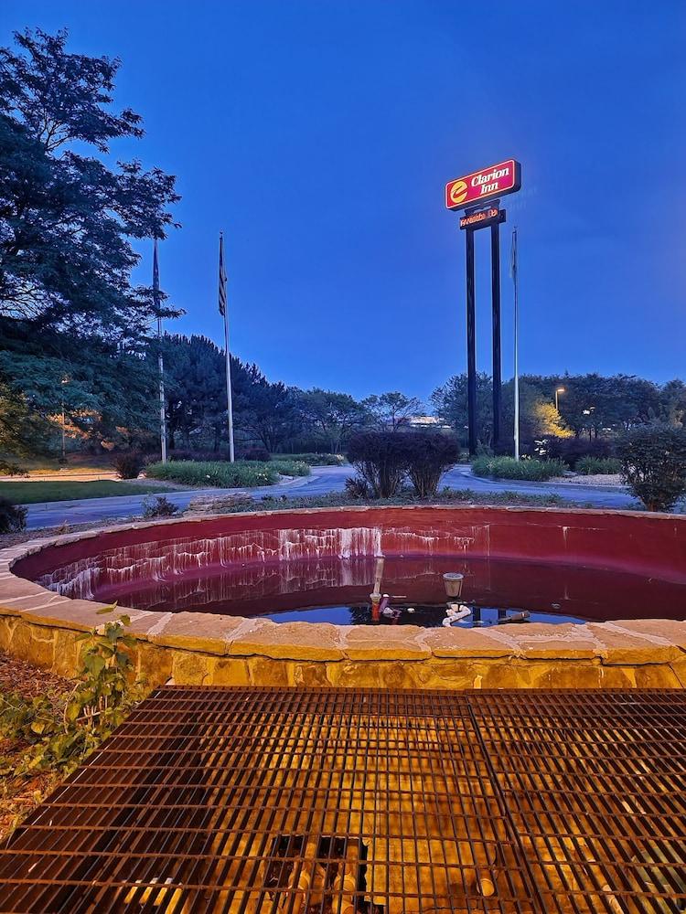 Howard Johnson by Wyndham Merrillville photo 36