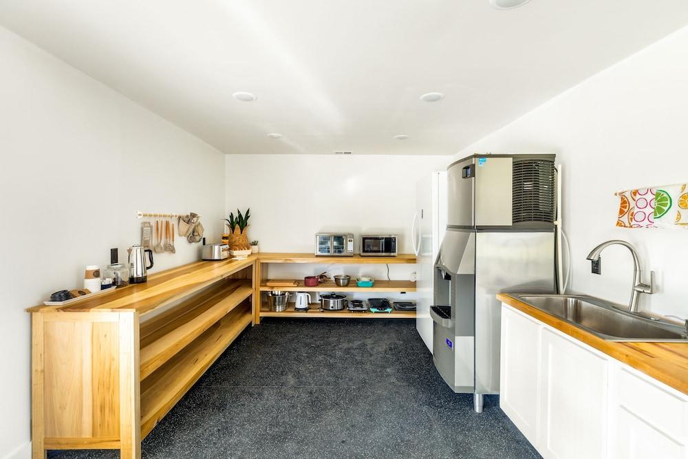 St. Clair Motor Lodge photo 6