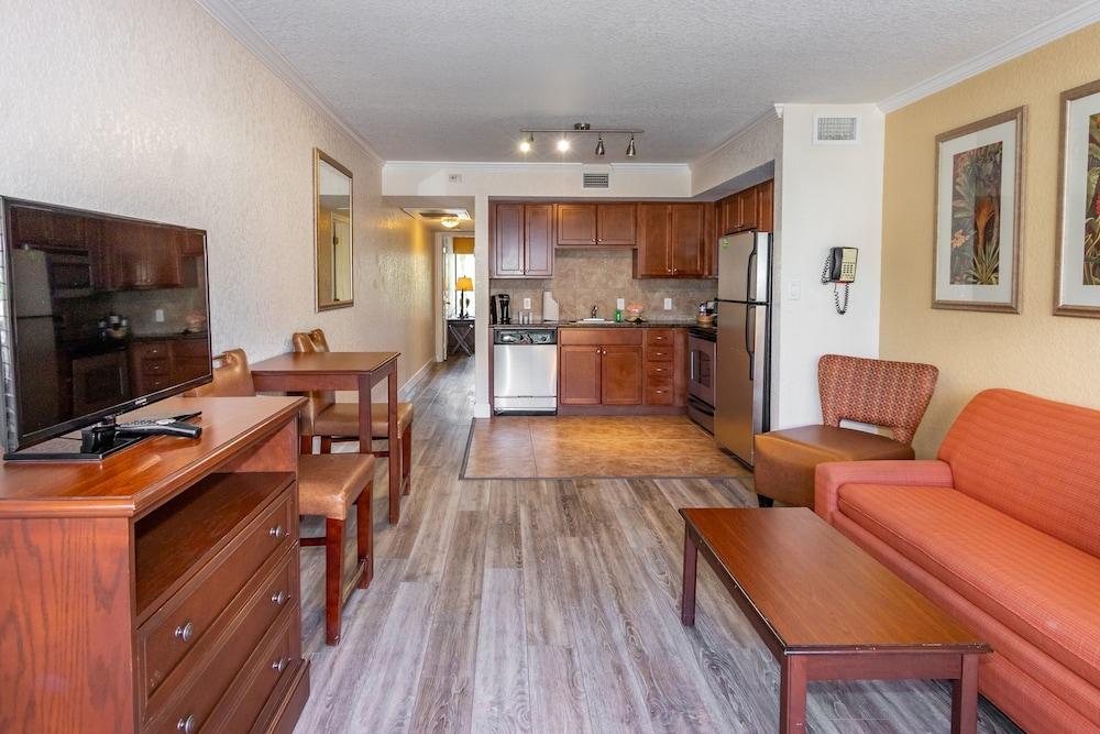 Coconut Cove All-Suite Hotel photo 28