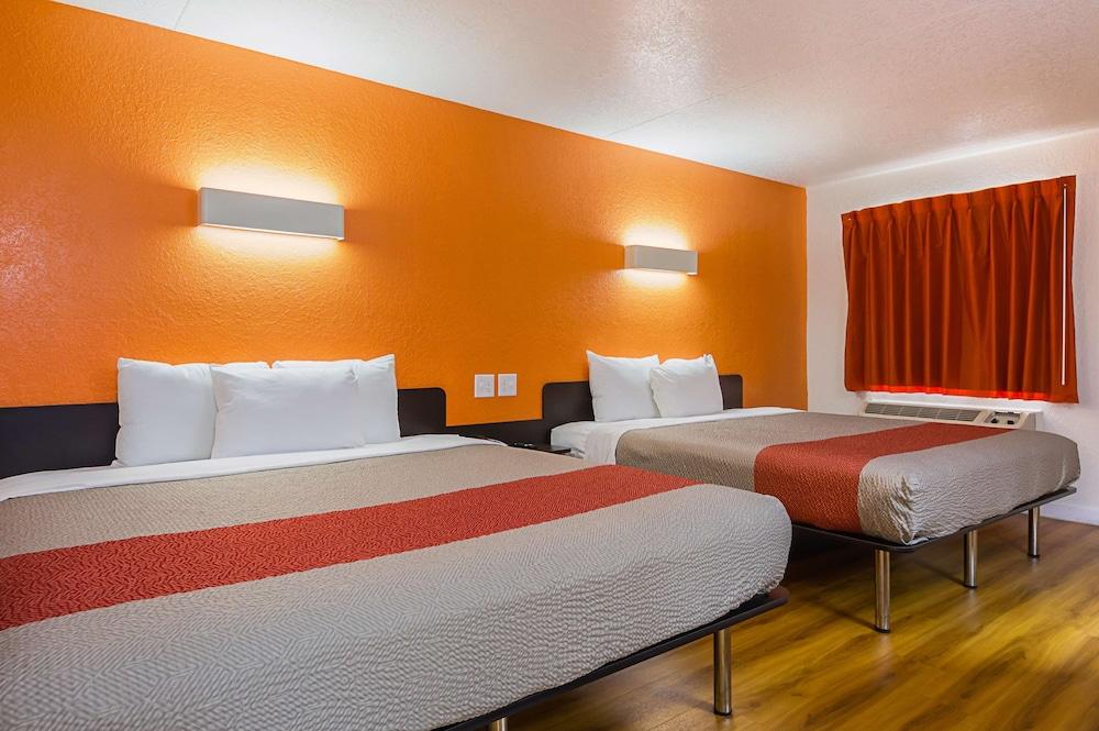 Motel 6 Garland, TX - Northeast Dallas photo 23