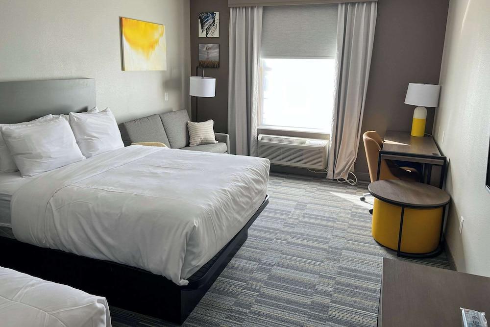 Comfort Inn & Suites photo 7