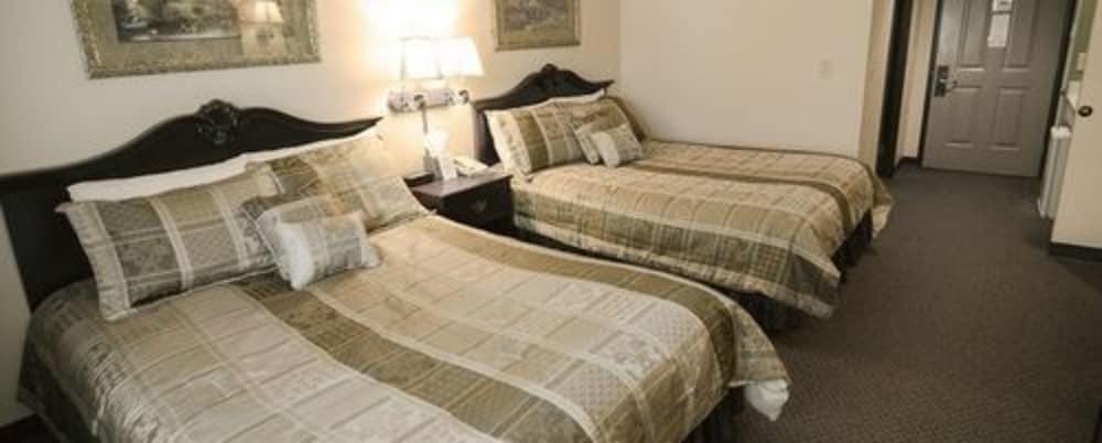 Hearthstone Inn & Suites photo 3