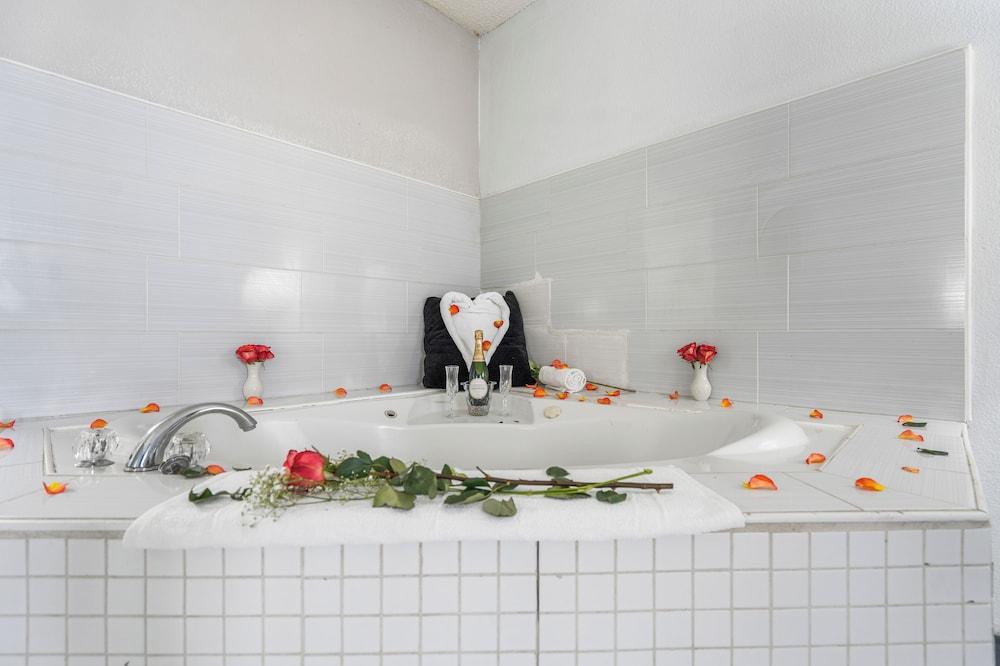Budgetel Inn and Suite photo 13