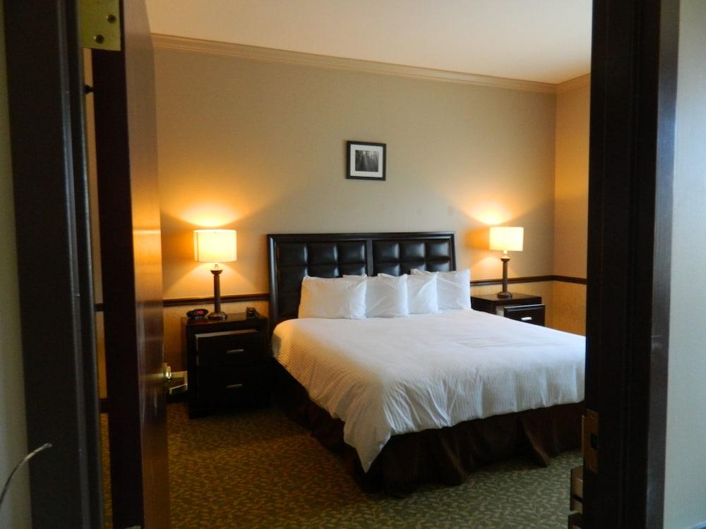 Belvedere Inn photo 23