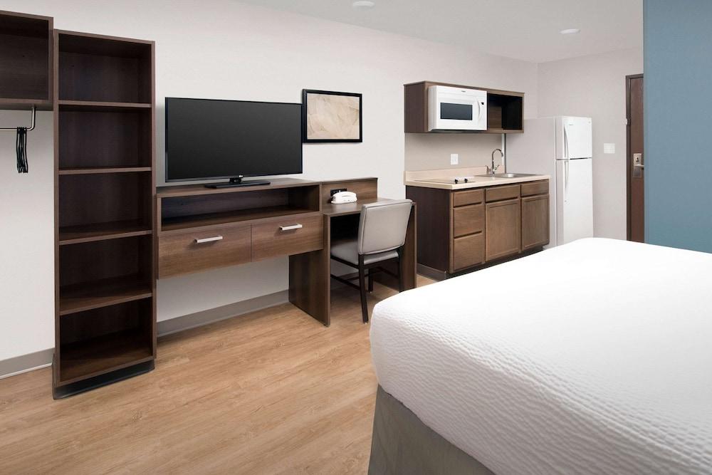 WoodSpring Suites Chicago Tinley Park photo 4