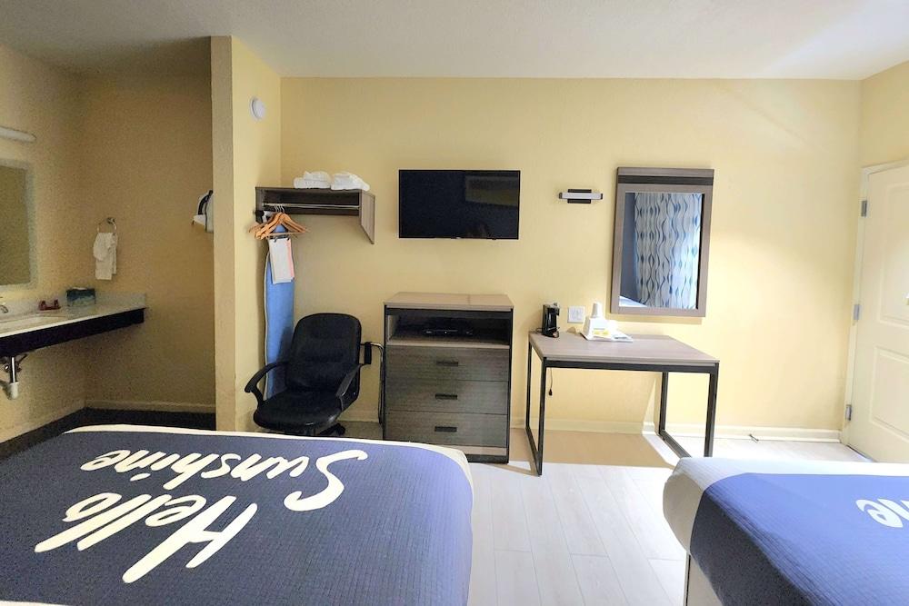 Days Inn by Wyndham Freeport photo 8