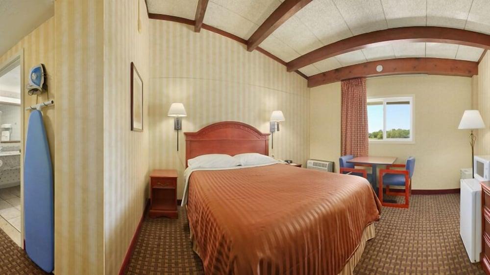 Travelodge by Wyndham Lima OH photo 24