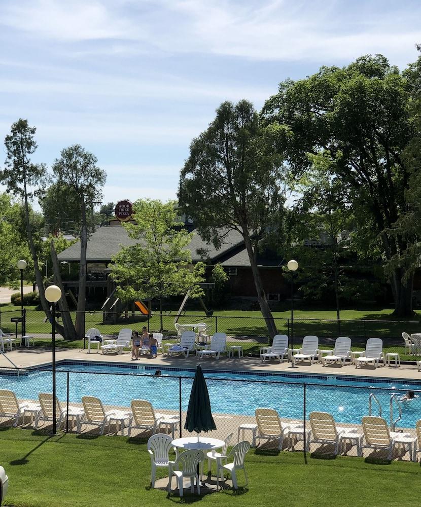 Amber's Inn & Suites photo 2