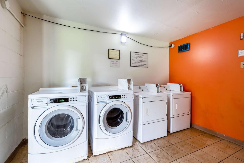 Motel 6 Houston, TX - East photo 29