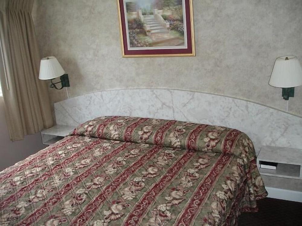Belleair Village Motel photo 11