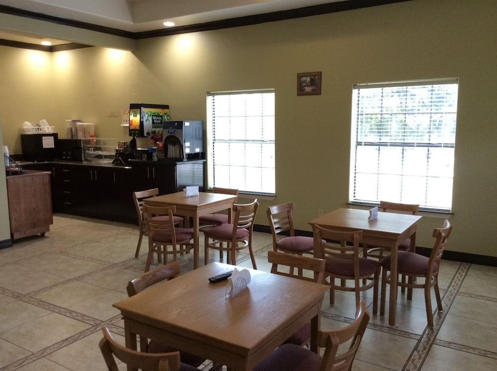 Texas Inn Weslaco photo 53
