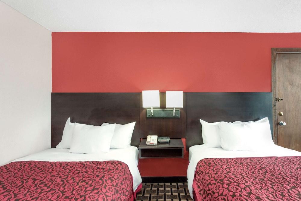 Days Inn by Wyndham Cullman photo 3